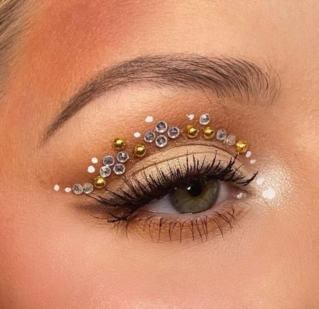 13 new years makeup ideas gold