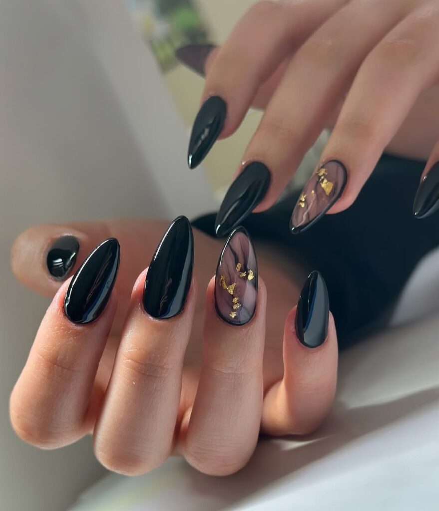 02 black and gold nails ideas