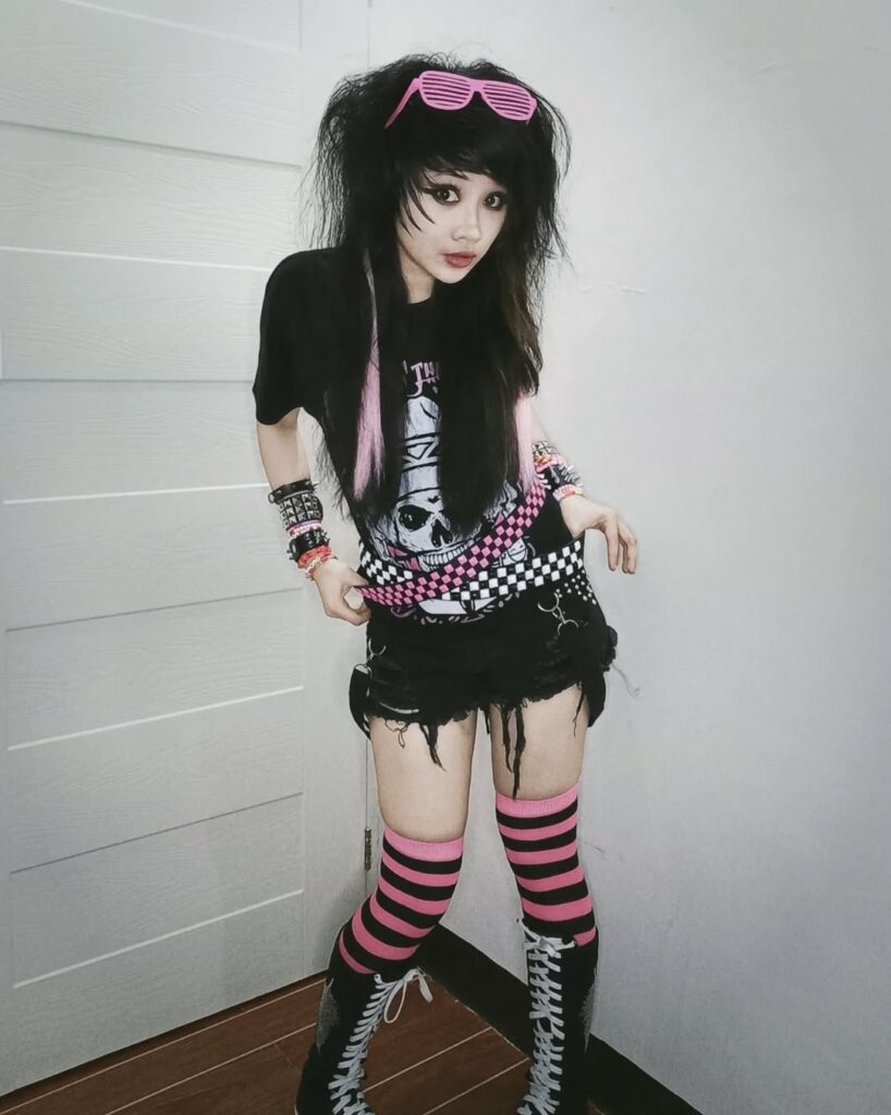 03 emo outfits ideas