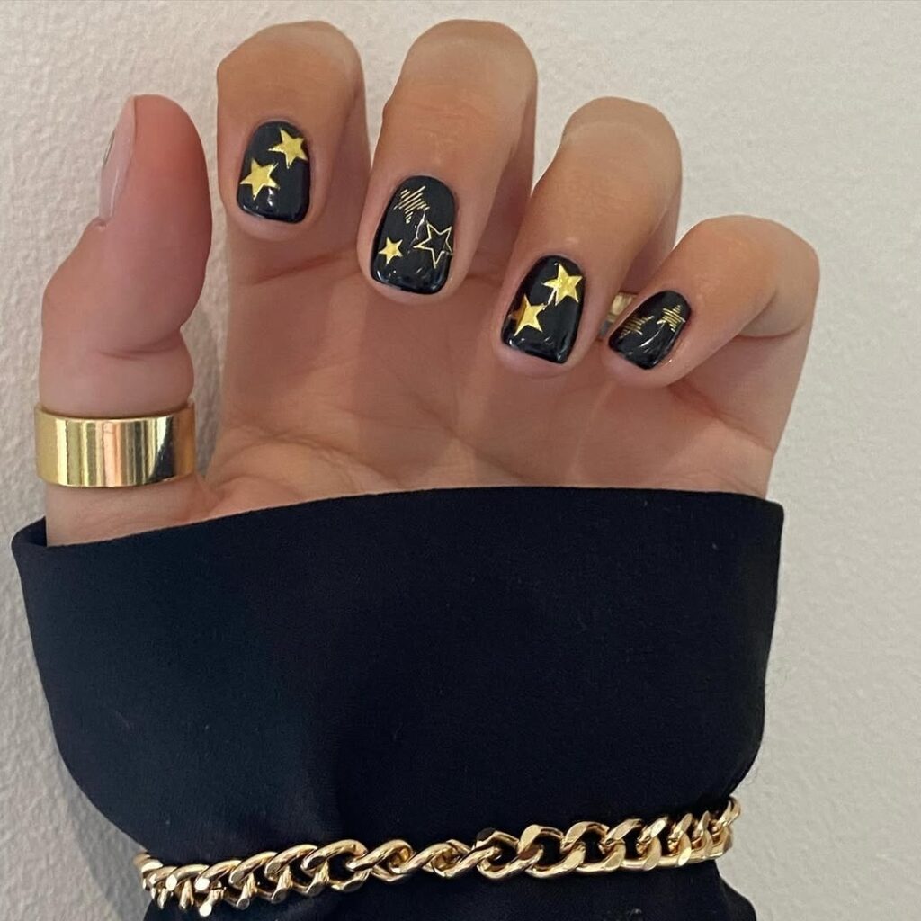 19 black and gold nails ideas