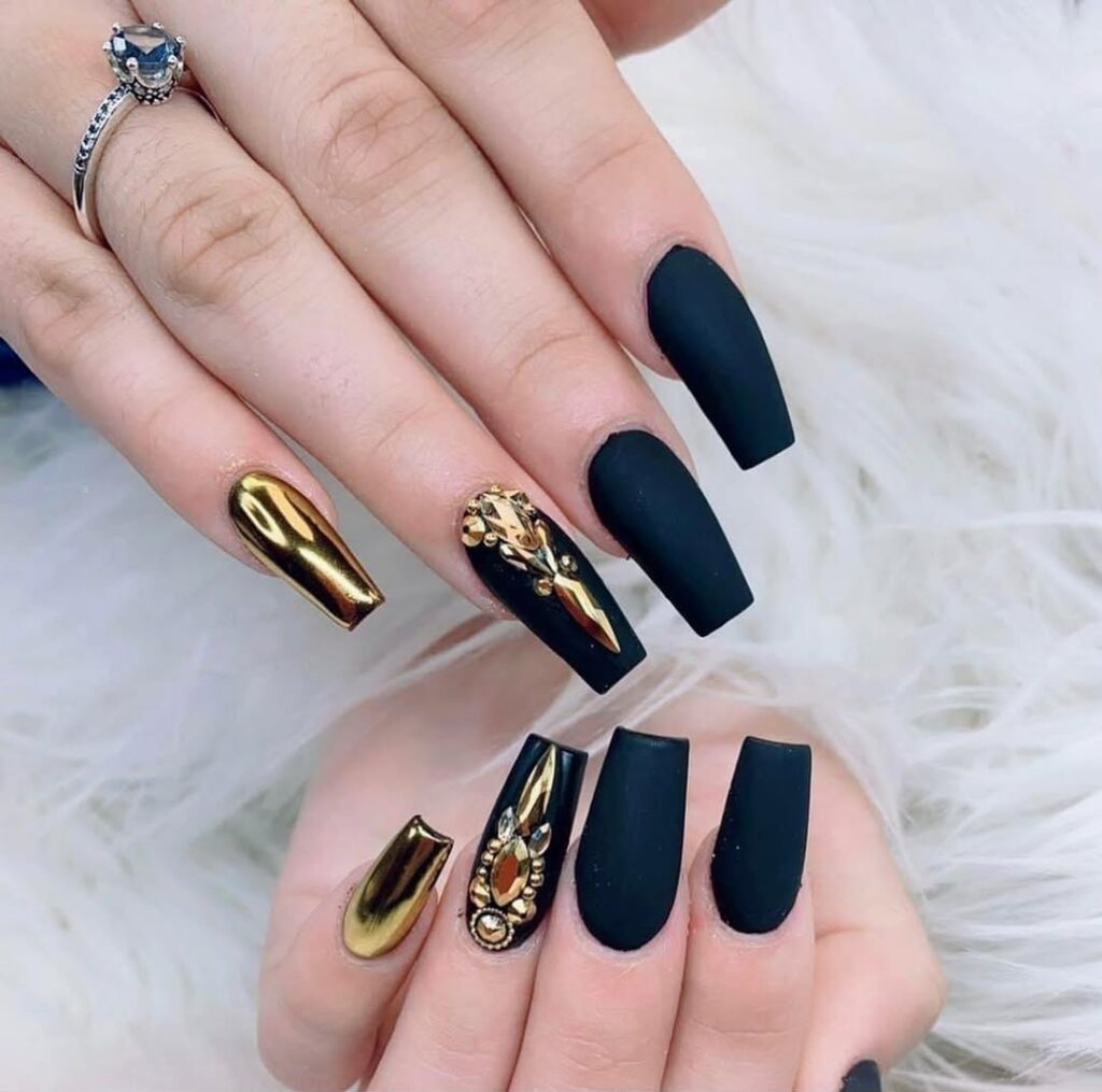 21 black and gold nails ideas