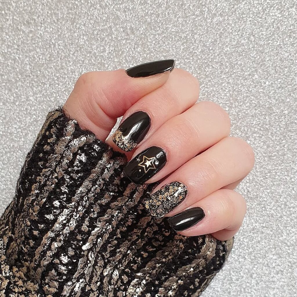 23 black and gold nails ideas