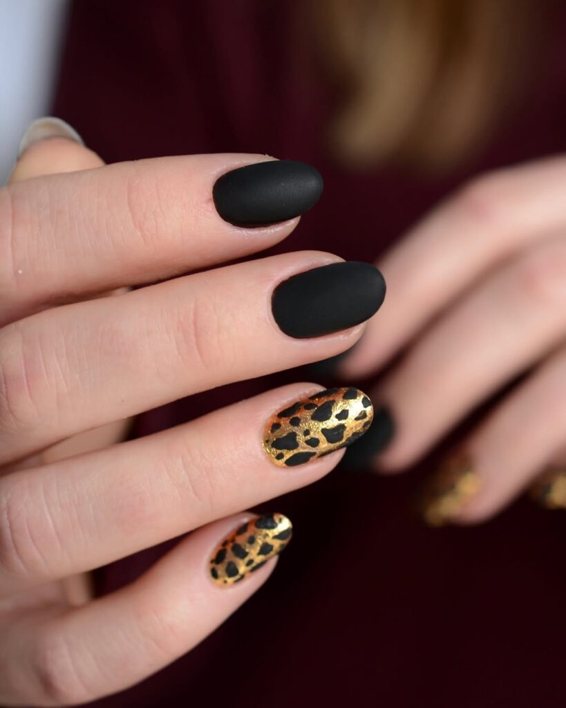 25 black and gold nails ideas