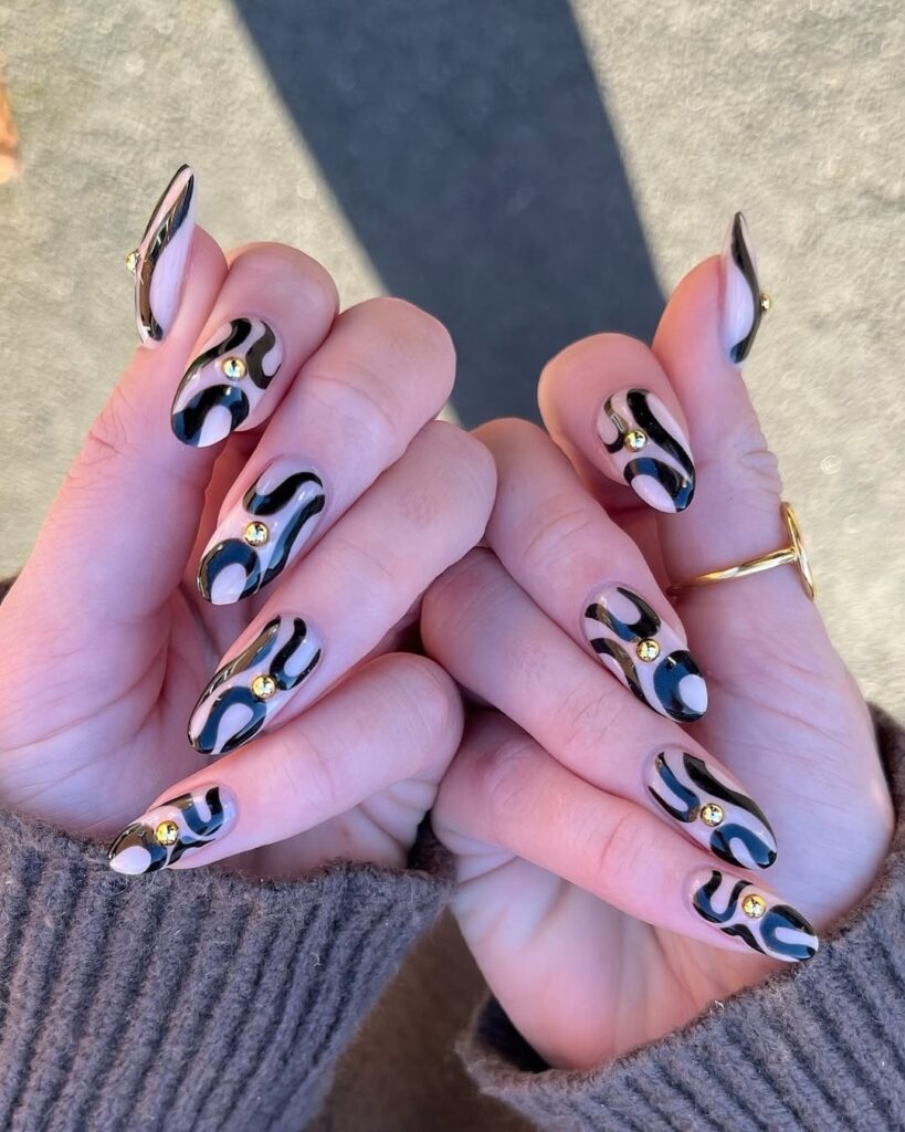 28 black and gold nails ideas